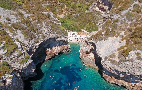 Islands Vis, Hvar & Blue Cave - Group speedboat tour